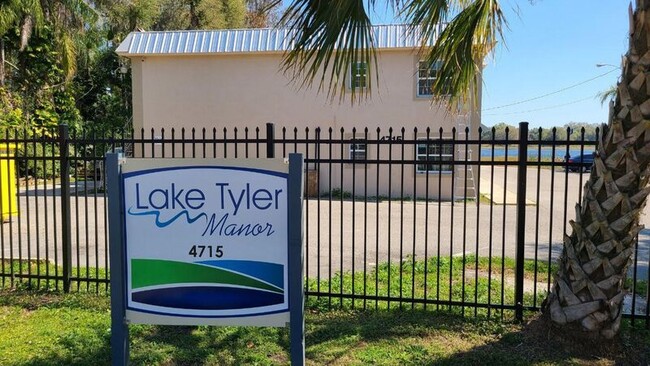 Building Photo - Lake Tyler Manor