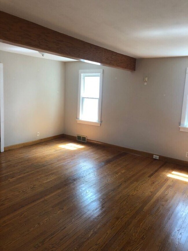 Building Photo - 2 Bedroom NE Canton House for Rent with Large Basement