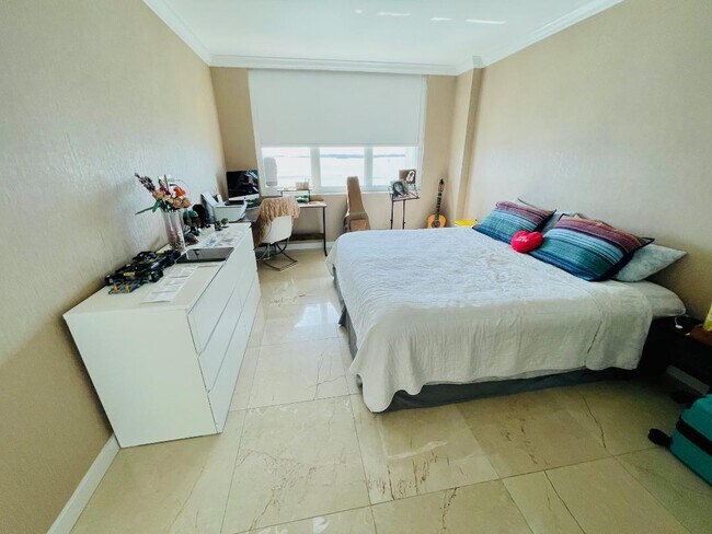 Building Photo - 800 Claughton Island Dr
