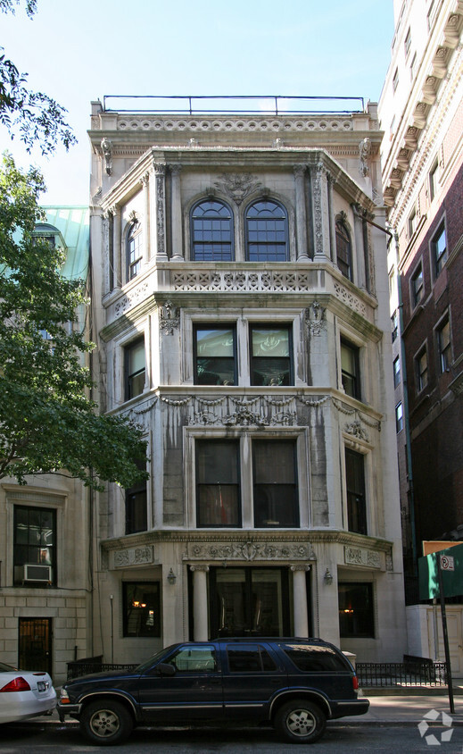 Foto del edificio - 4-8 E 64th St