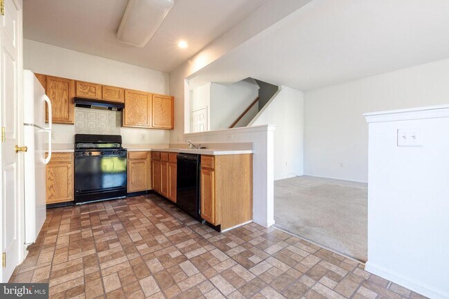Building Photo - 161 Rittenhouse Dr