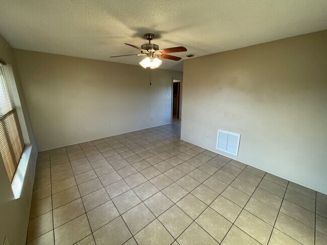 Foto del edificio - 1262 Padgett Cir