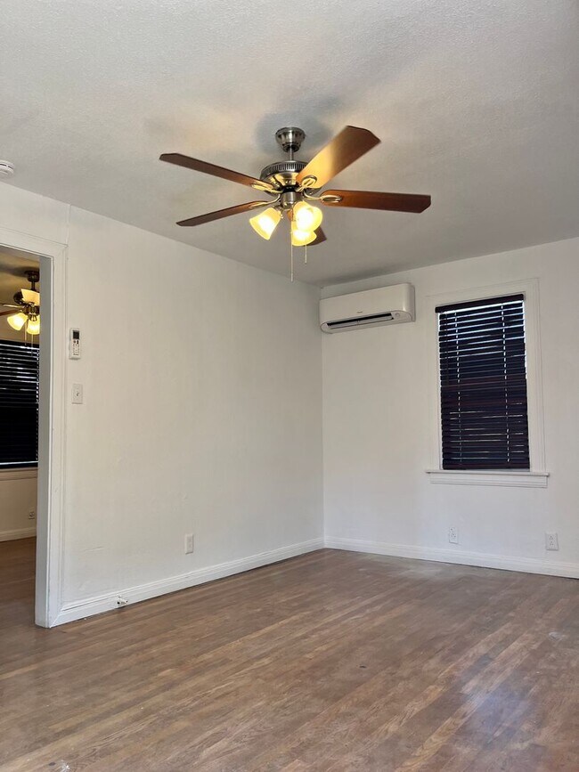 Foto del edificio - 2405 22nd Pl