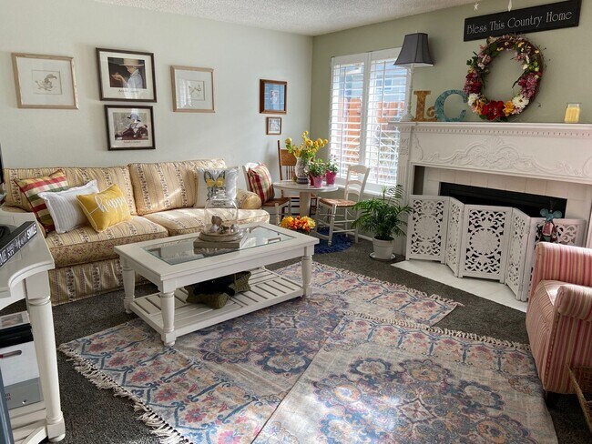 Foto del edificio - Bright 2 bedroom, 1 bath in a Private community with surrounding amenities in Hillsboro Magnolia ...