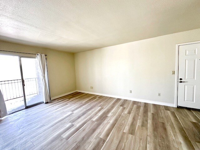 Foto del edificio - 4450 Sandy River Dr