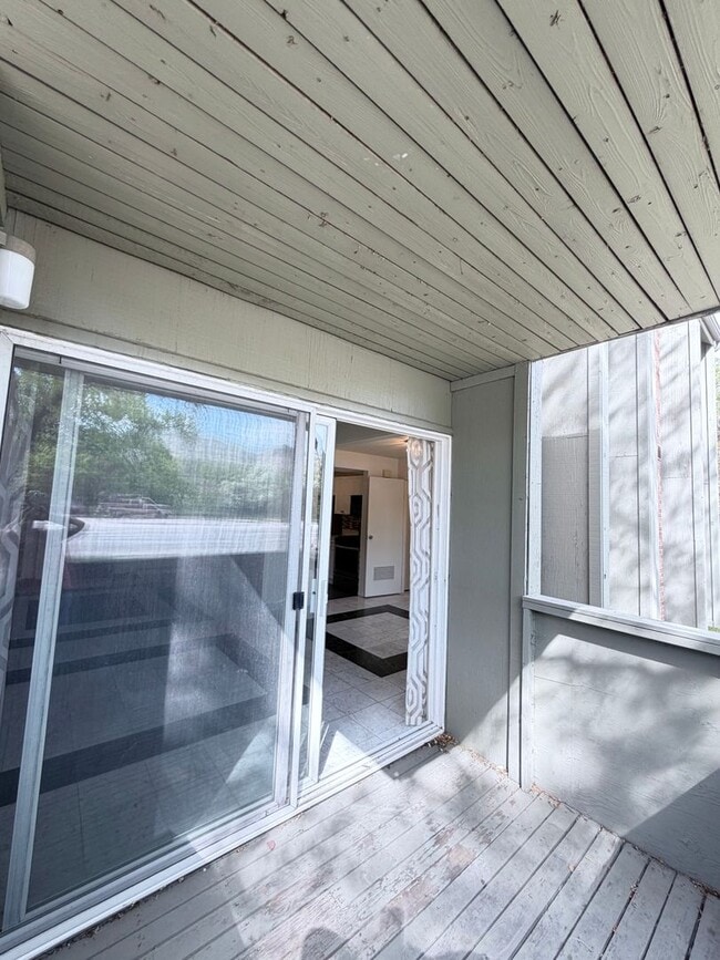 Photo - 1160 S Foothill Dr House