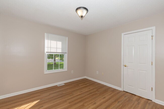 Building Photo - 3 bed/2 bath Single Family Home in Martins...