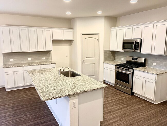 Foto del edificio - Beautiful 4 bedroom 3 bathroom home in Pfl...