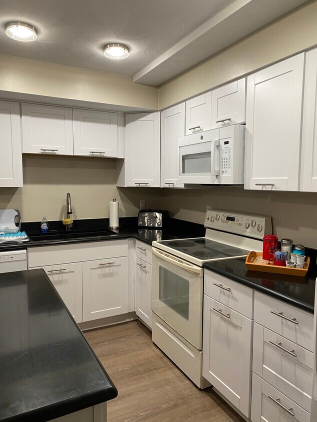 345 Stonebridge Dr Unit Basement Apartment, Blue Ridge, VA 24064