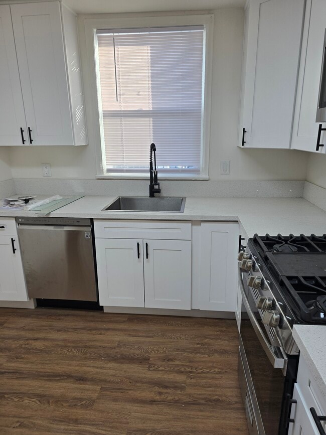 Building Photo - 4527 Esther St