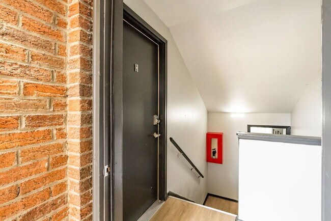 Foto del edificio - 611 Riverview Dr