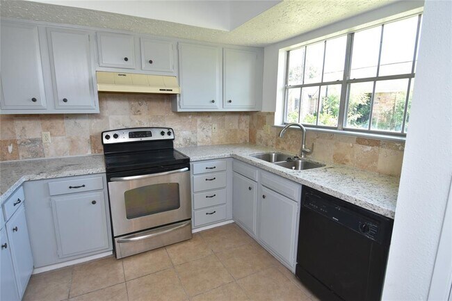 Building Photo - 6369 S Briar Bayou Dr