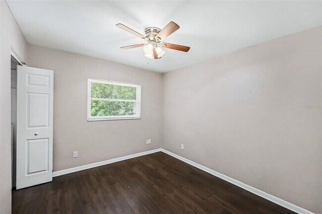 Foto del edificio - 14706 Carnation Dr