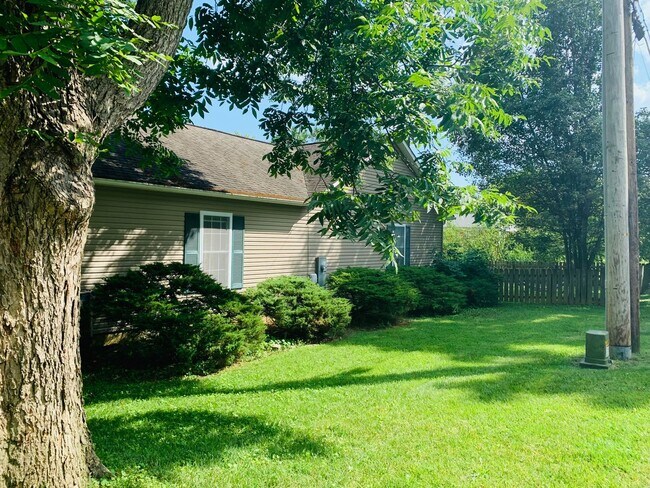 Foto del edificio - * RE-RENTAL AVAILABLE 10/30/25 *  3 Bedroo...