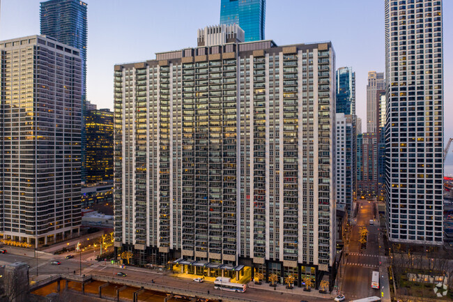 Foto del edificio - 400 E Randolph St