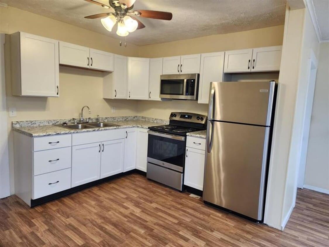 2 Bedroom Home with Large Kitchen. Pet Fr... - 2 Bedroom Home with Large Kitchen.  Pet Fr...