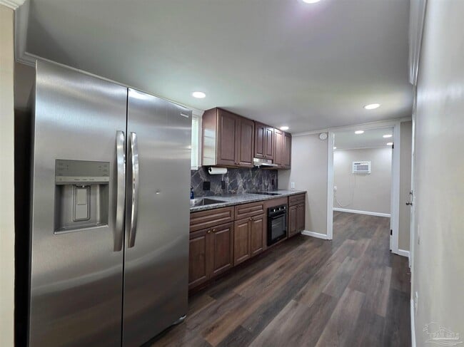 Building Photo - 8676 Sharon Ln