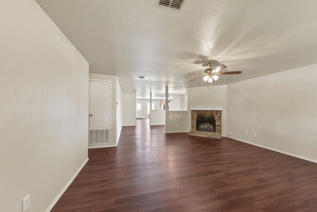 Foto del edificio - Beautiful 3 bed 2 bath home in Poynter Cro...