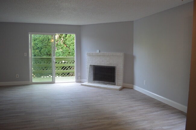 Building Photo - 12455 SW Gingham Ln