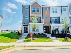 Building Photo - 2116 Big Falls Dr