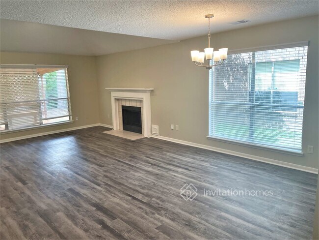 Building Photo - 8919 Village Hills Dr