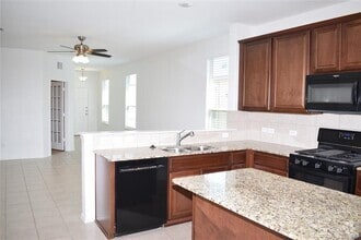 Building Photo - 409 English Oak St