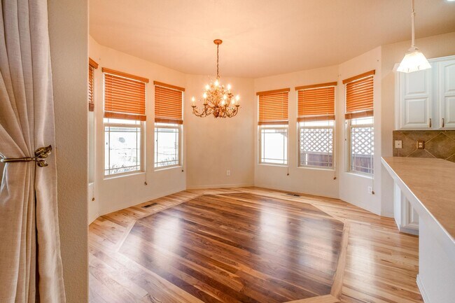 Foto del edificio - 5-bedroom, 3-bathroom home located in Wind...