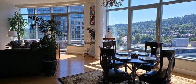 living / dining - 3601 S River Pky