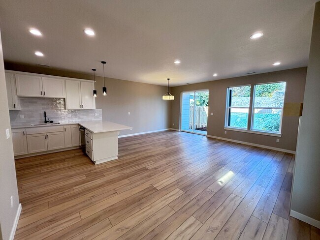 Foto del edificio - 4846-4848 Elvira Pl. Keizer, OR