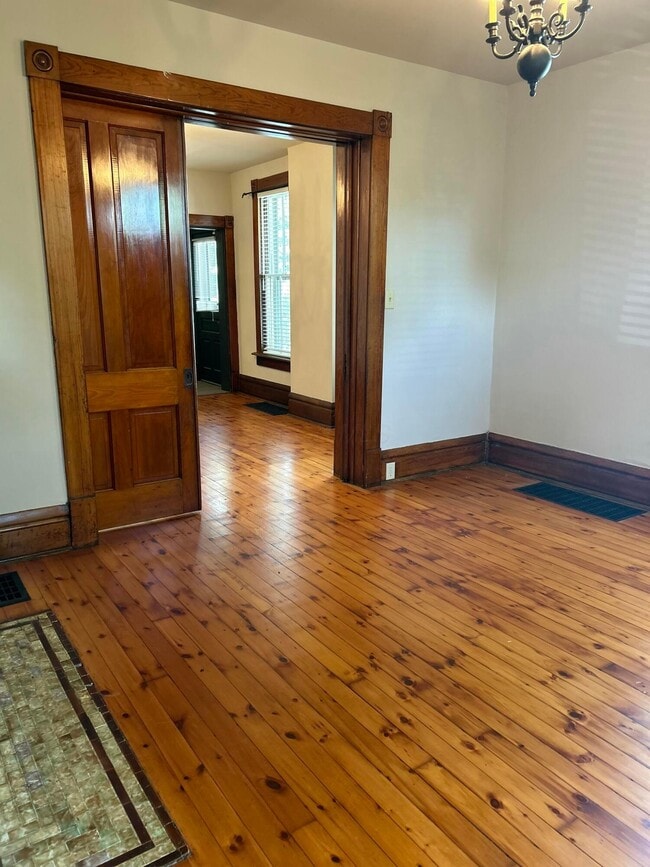 Foto del edificio - 118 E Kossuth St