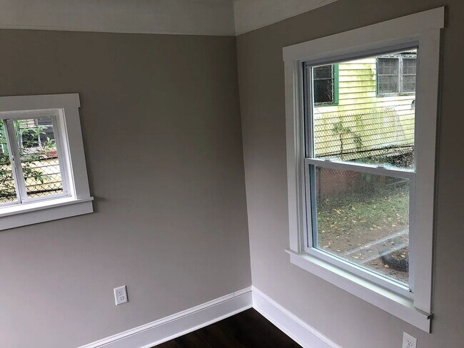 Building Photo - 4 Bed 2 Bath in Atlanta!