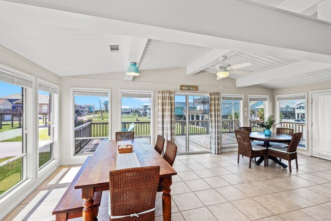 Foto del edificio - 22022 Zachary Dr