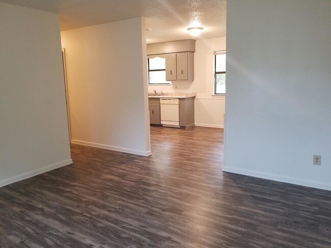 Foto del edificio - 386 N Oak St