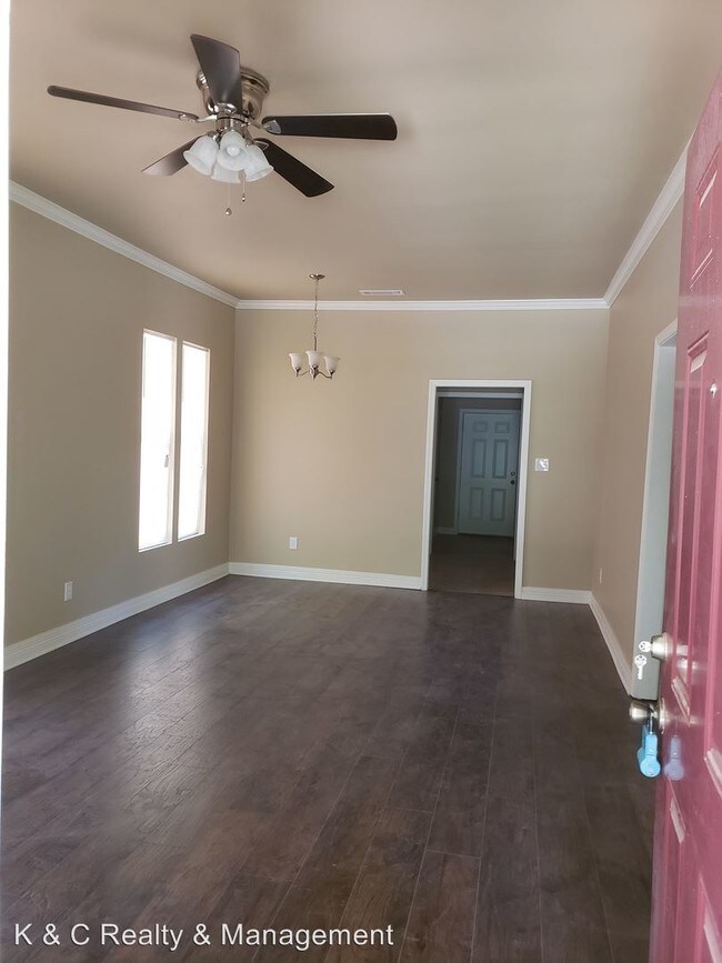 Building Photo - 3 br, 1 bath House - 2821 Desoto St.