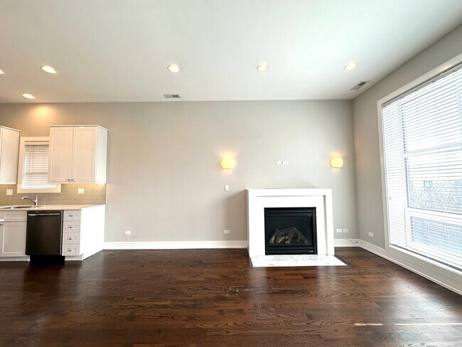 Foto del edificio - 2412 W Cortland St