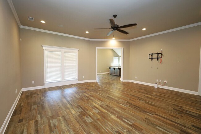 Building Photo - 124 Floyd Mcneal Dr