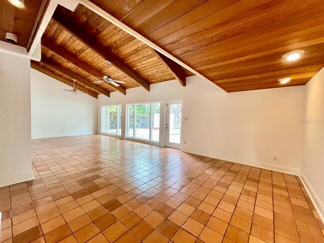 Building Photo - 2328 Fern Pl