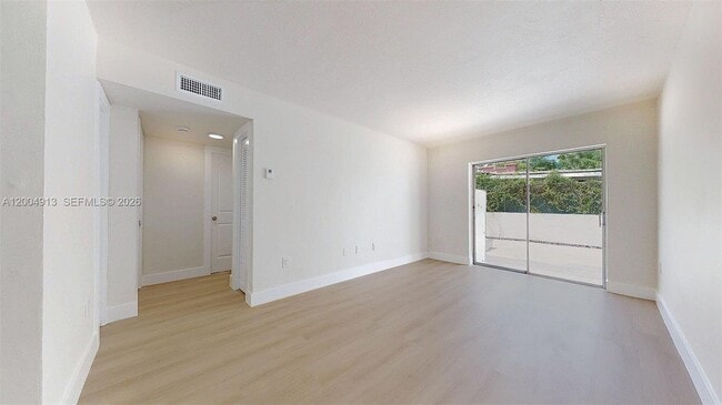 Building Photo - 567 SW 3rd St