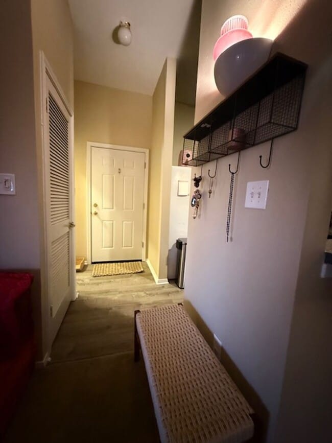 Building Photo - 608 Squire Ln