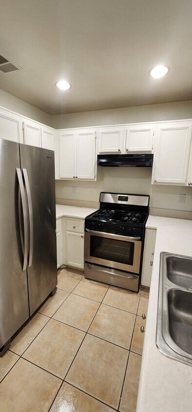 Foto principal - Beautiful 3-Bed, 2.5-Bath Home in Las Vegas