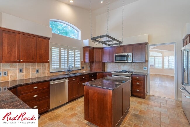 Building Photo - Spectacular Home with Newer Paint and Carp...