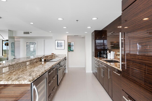 Building Photo - 3450 S Ocean Blvd