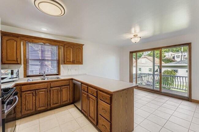 Foto del edificio - 3 bedroom in Chicago IL 60625