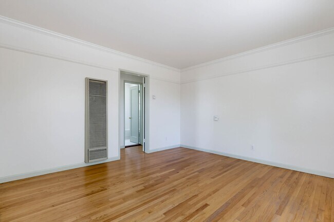 Foto del edificio - 4449 Dawson Ave