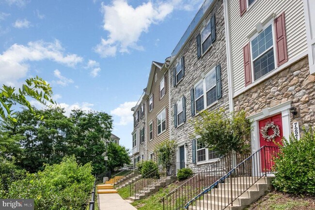 Foto del edificio - 7223 Barry Ln