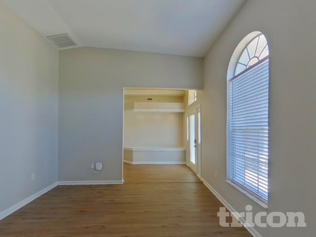 Building Photo - 1559 McAuliffe Ln