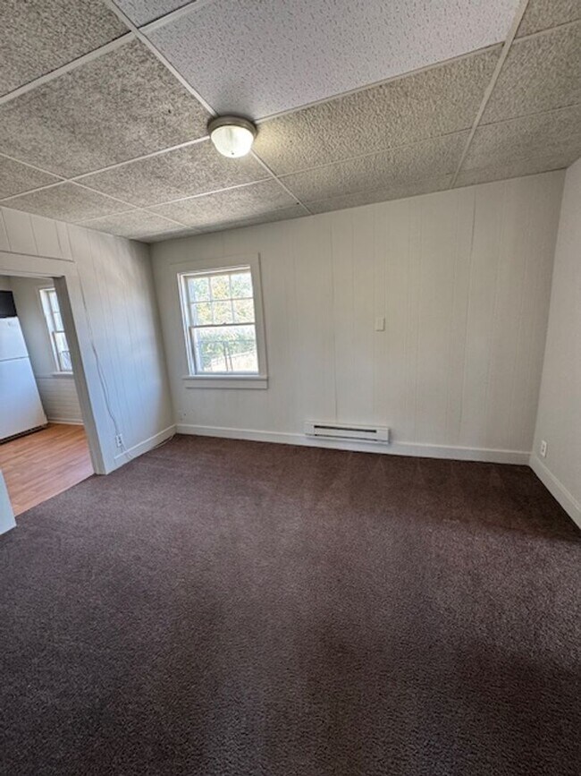 Building Photo - 627 Kenwood Ave