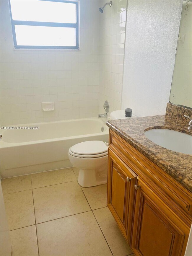 Foto del edificio - 1502 Lake Crystal Dr