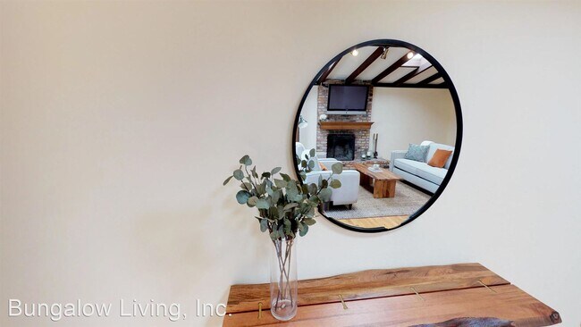 Foto del edificio - 1 br, 1 bath Room For Rent - 562 Military Way