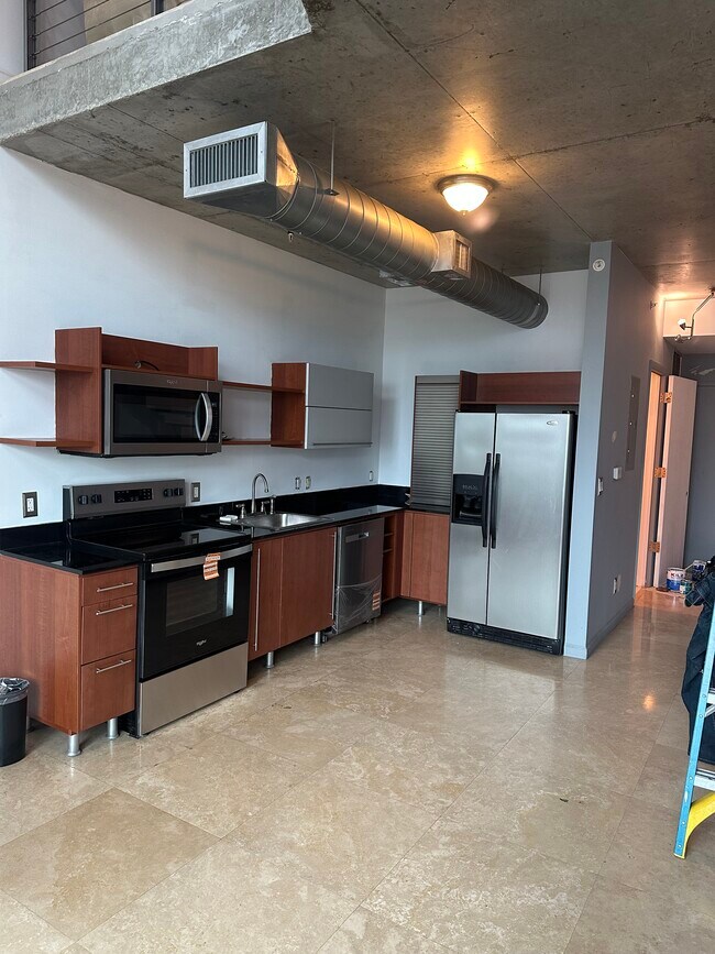 Cocina - 690 SW 1st Ct